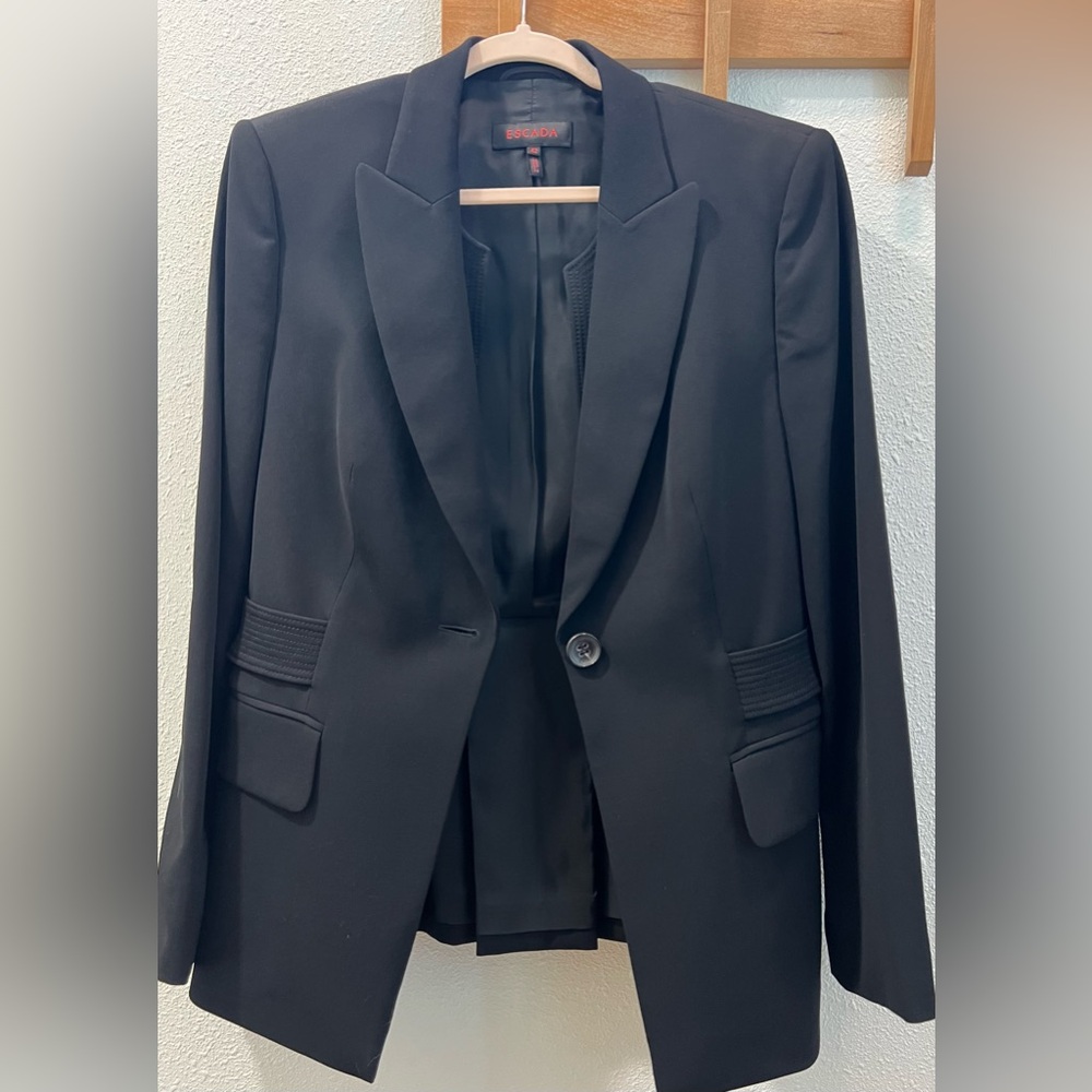 Escada Elegant Black Blazer